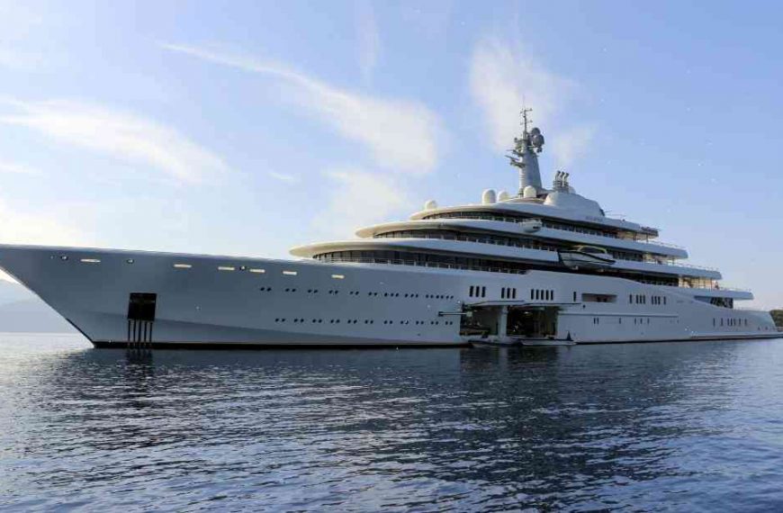 These 10 biggest superyachts look like they