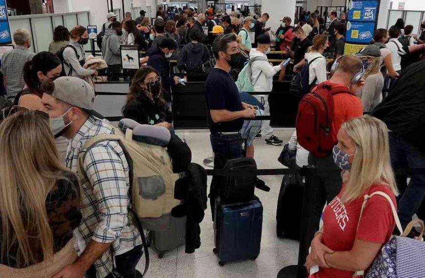 Thanksgiving travel: 2.3m people headed for US over holiday