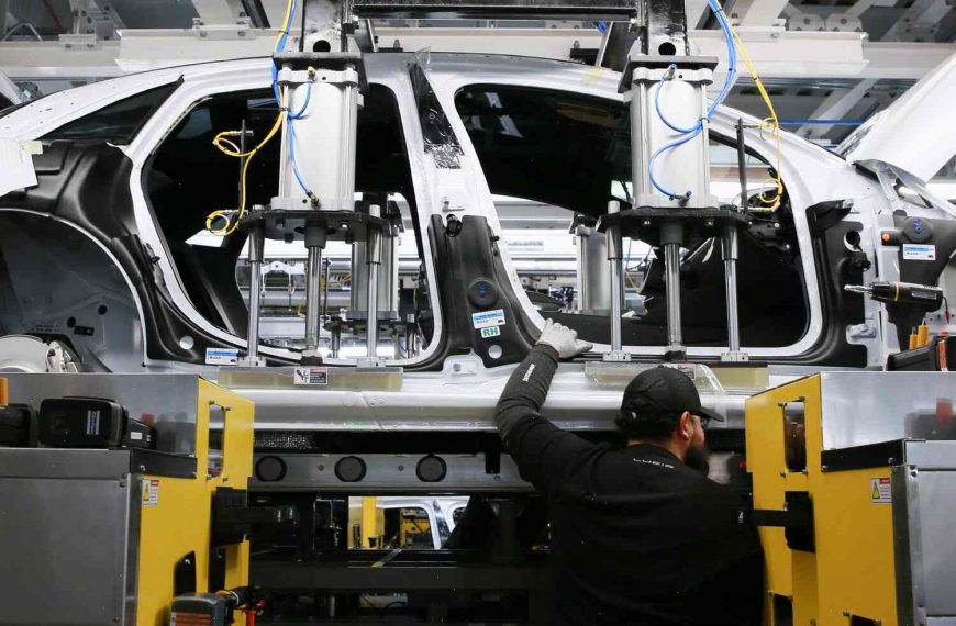 How It Rolls Automotive: Tesla Tempts GM, Ford & Chrysler